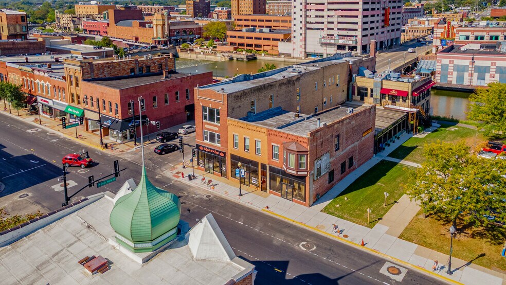 More Photos Of 50 N Broadway, Aurora Storefront Retail Residential For Lease