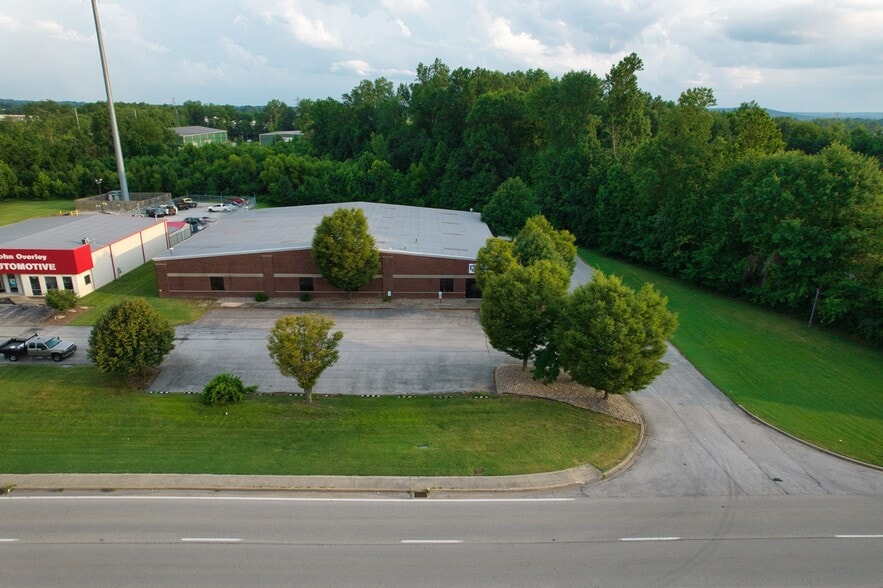 Primary Photo Of 3700 Fern Valley Rd, Hillview Manufacturing For Sale