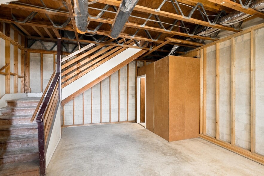 More Photos Of 1209 Gateway Rdg, Lake Park Warehouse For Sale