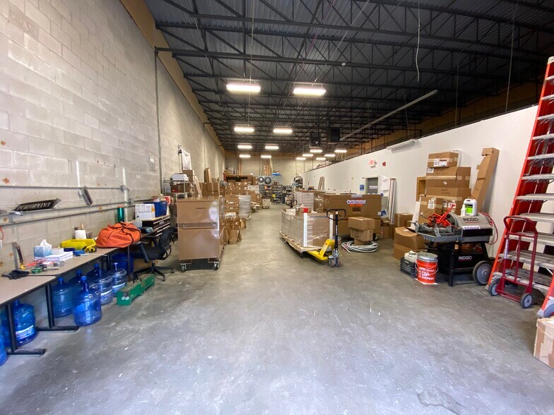 More Photos Of 275 Centre St, Holbrook Warehouse For Lease