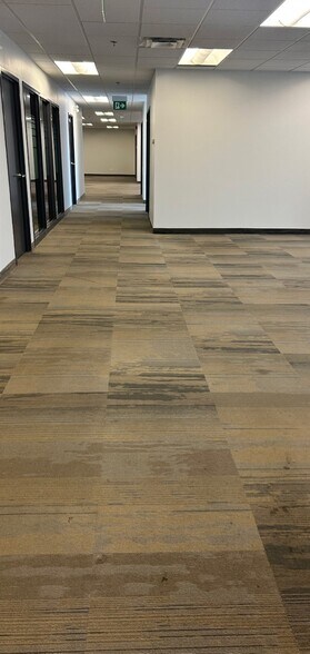 More Photos Of 405 Britannia Rd E, Mississauga Light Distribution For Lease