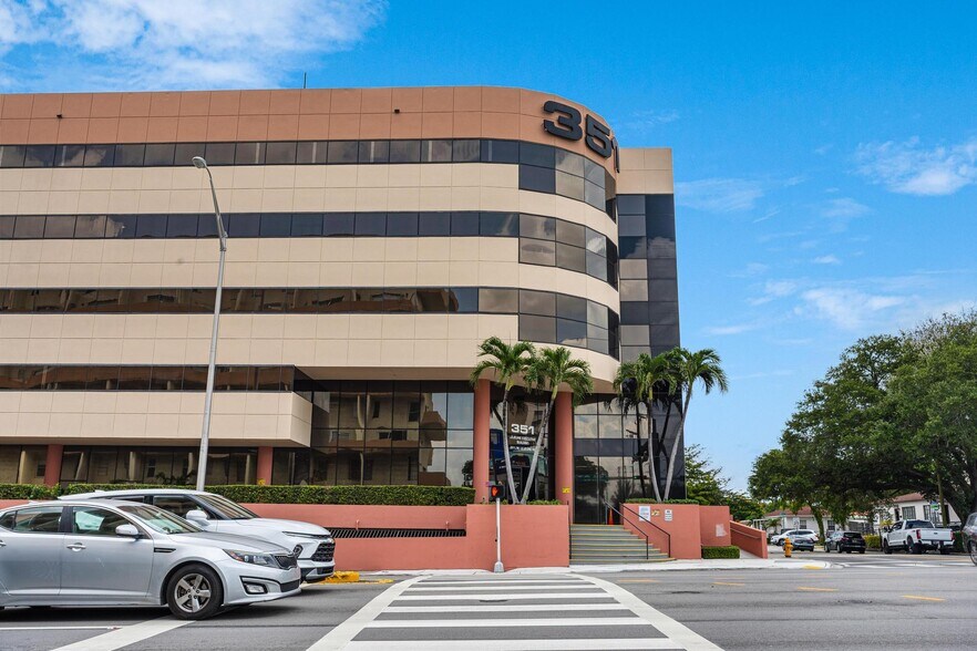 More Photos Of 351 NW Le Jeune Rd, Miami Medical For Sale