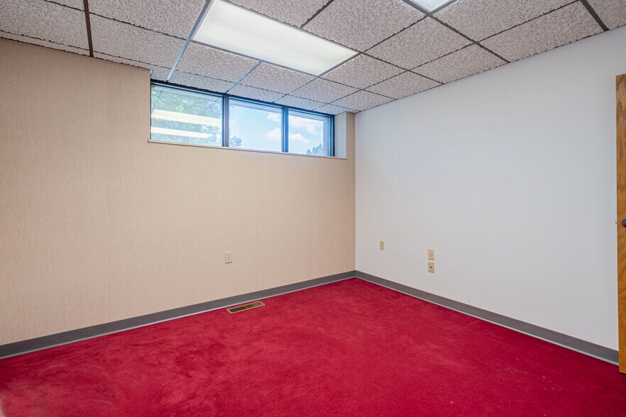 More Photos Of 1080 Caroline Dr, Washington Office For Sale