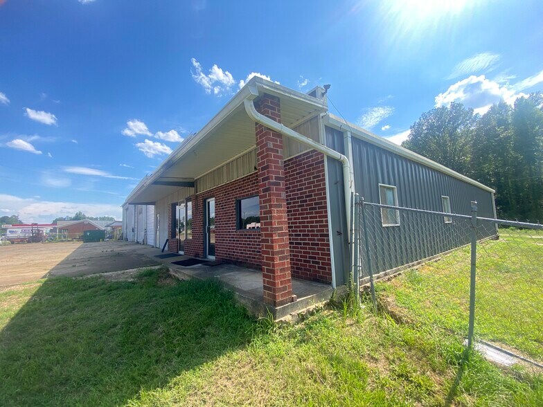 More Photos Of 801 MS-35 Hwy, Carthage Light Distribution For Sale