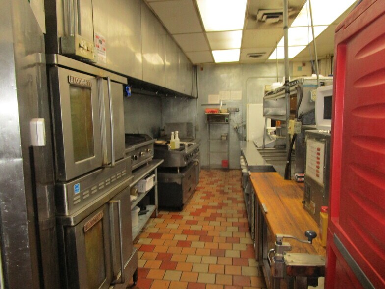 More Photos Of 1301 E Fulton St, Garden City Bar For Sale