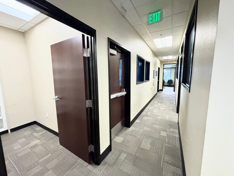 More Photos Of 1301 Poplar Dr, Medford Medical For Lease