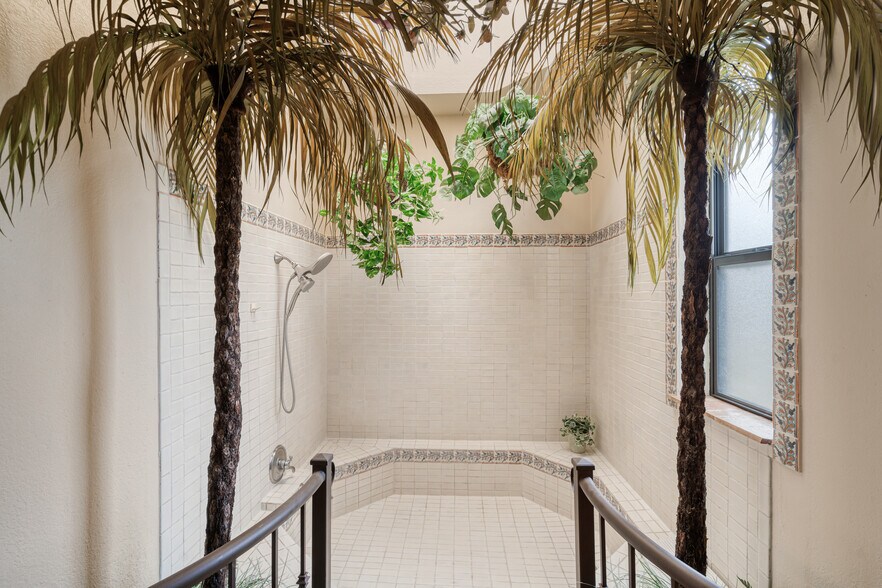 More Photos Of 505 Gilchrist Ln, Del Rio Specialty For Sale