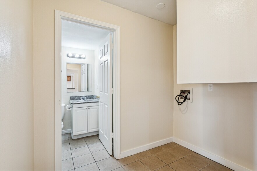 More Photos Of 3300 Garden Oaks Dr, New Orleans Apartments For Sale