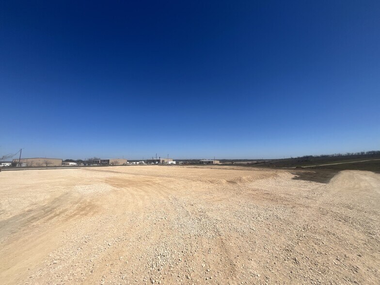 More Photos Of 8081 Old Bastrop Rd, New Braunfels Warehouse For Lease
