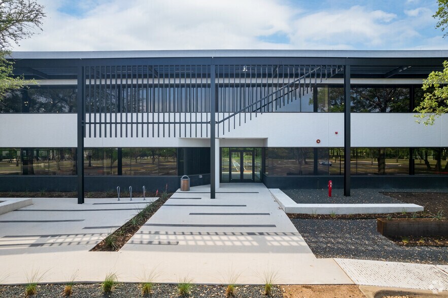 More Photos Of 14231 Tandem Blvd, Austin Office For Lease