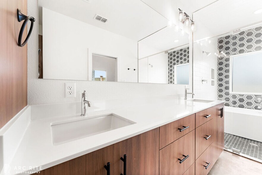 More Photos Of 2303 Toledo-4509 22nd Pl, Lubbock Specialty For Sale