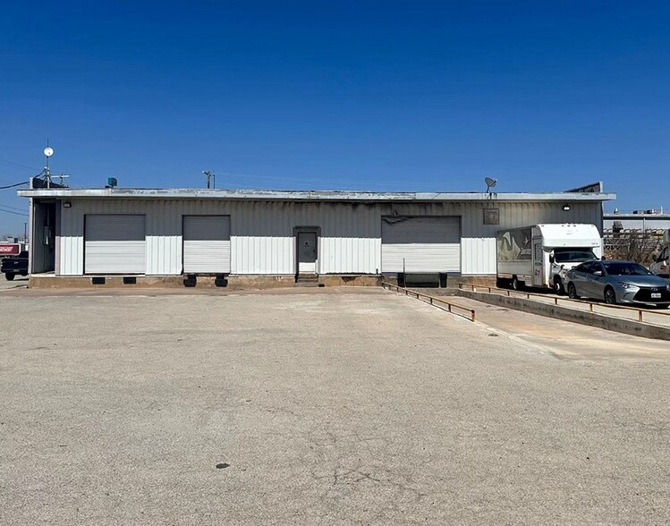 More Photos Of 200 E Florida Ave, Sweetwater Warehouse For Sale