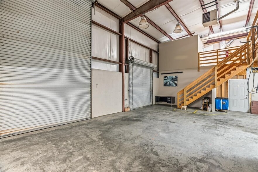 More Photos Of 106 Flow State Vis, Asheville Flex For Lease