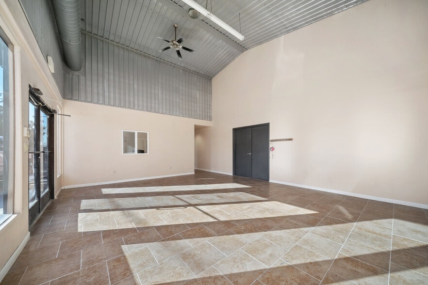 More Photos Of 741 Paso Robles St, Paso Robles Warehouse For Lease