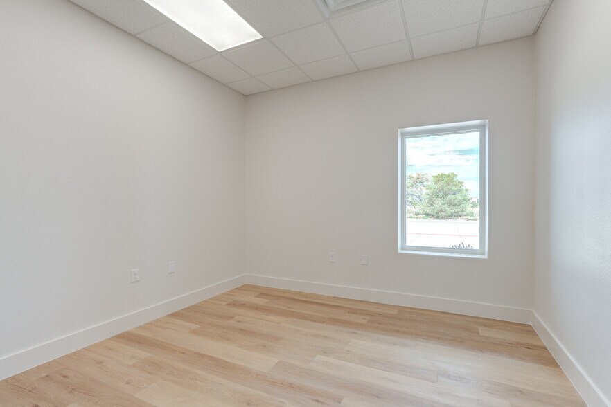 More Photos Of 3229 118th St, Lubbock Distribution For Sale