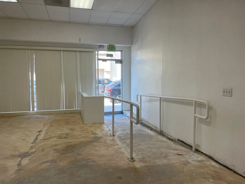 More Photos Of 1318-1332 Wilshire Blvd, Santa Monica Storefront For Lease