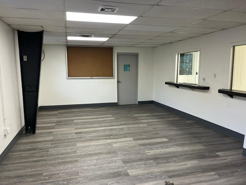 More Photos Of 9600 Express Ln, Richmond Truck Terminal For Lease
