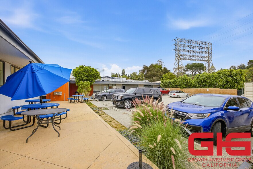 More Photos Of 7330 N Figueroa St, Los Angeles Office For Sale