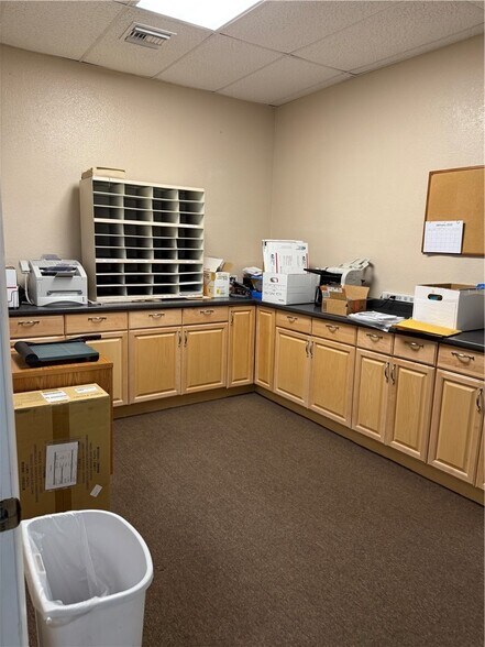 More Photos Of 2765 Highway 95, Bullhead City Office For Lease