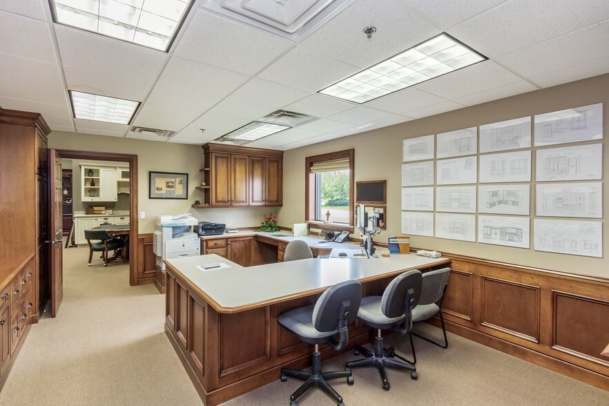 More Photos Of 801 62nd St, Marion Showroom For Sale