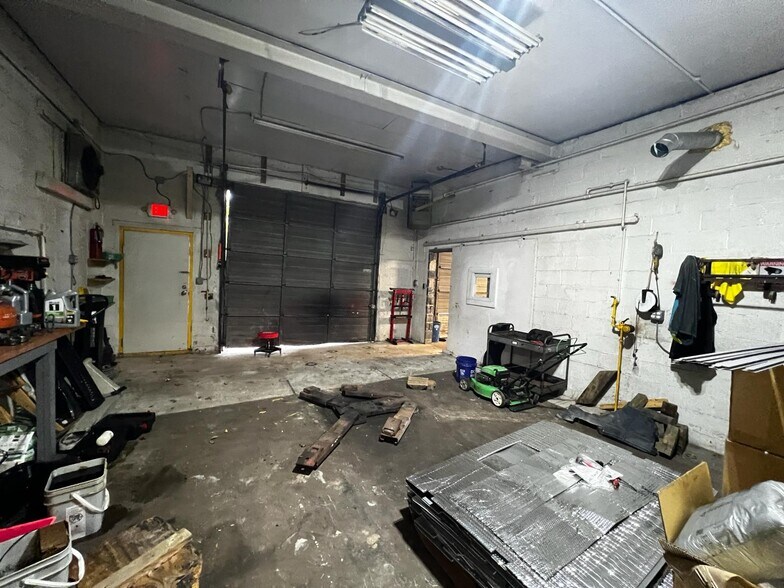 More Photos Of 2712 Sparrows Point Rd, Baltimore Light Manufacturing For Sale