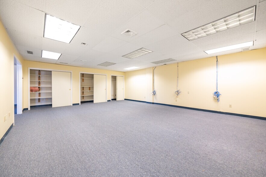 More Photos Of 477 Boston Post Rd, Orange Storefront Retail Office For Lease