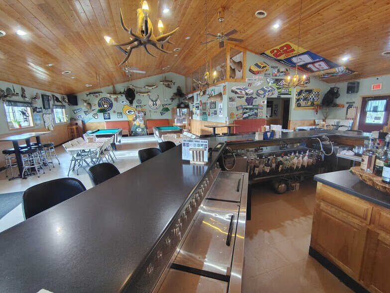 More Photos Of 71 N Grant St, Glidden Restaurant For Sale