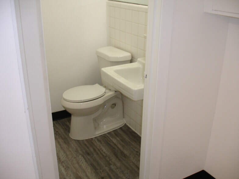 More Photos Of 1022 Pasadena Blvd, Pasadena Medical For Lease