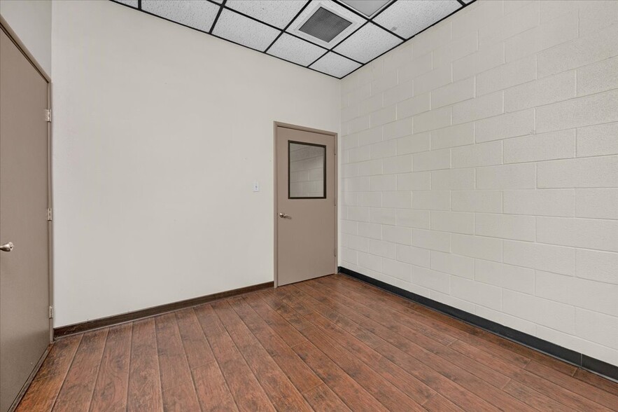 More Photos Of 1027 W Murray Ave, Visalia Service For Sale