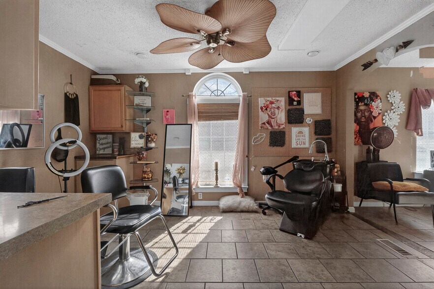 More Photos Of 4849 Mercer University Dr, Macon-Bibb Storefront For Sale