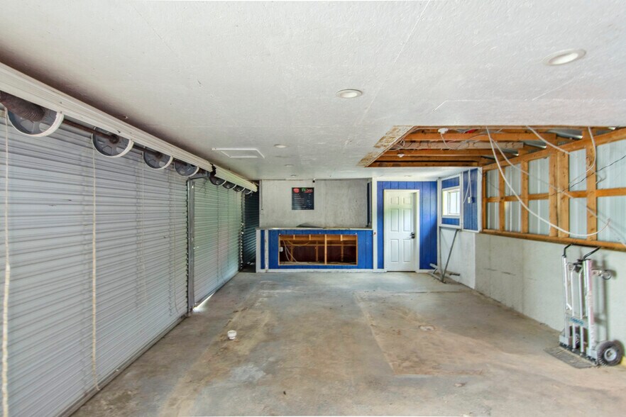 More Photos Of 27485 Cross Ln, Barnett Restaurant For Sale