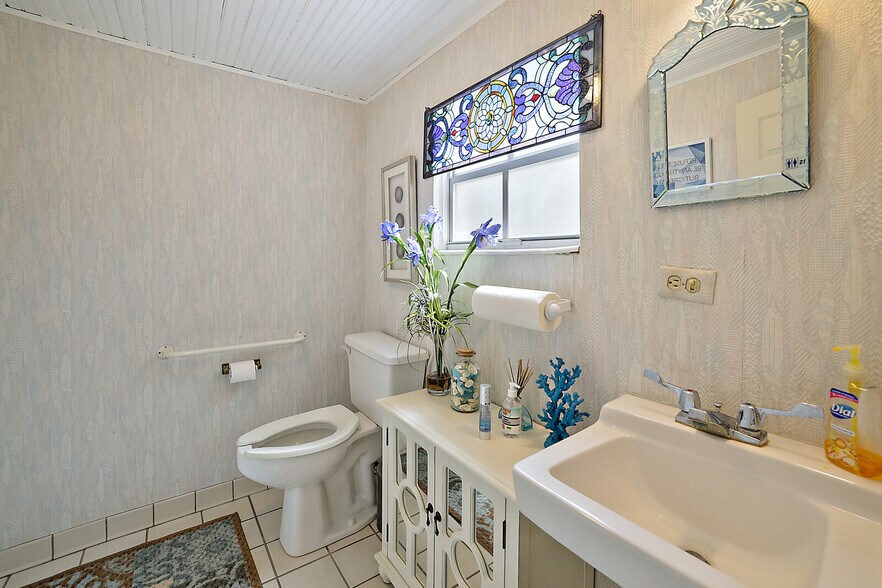 More Photos Of 324 N Texas Ave, Tavares Office For Lease