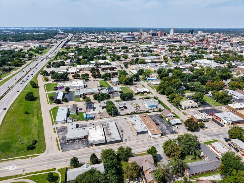 More Photos Of 415 S Hydraulic St, Wichita General Retail For Sale