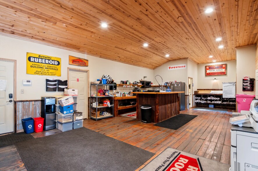 More Photos Of 2727 E Michigan Ave, Ypsilanti Warehouse For Sale