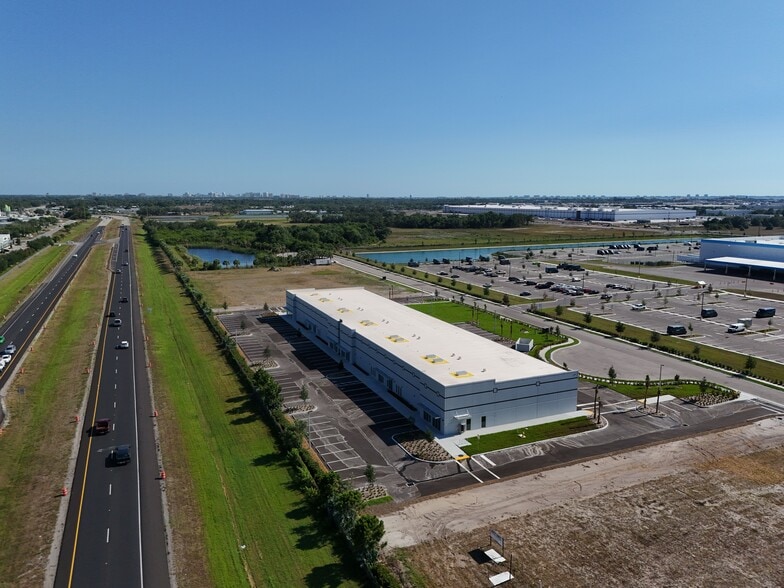 More Photos Of 7707 24th Ct E, Sarasota Industrial For Lease