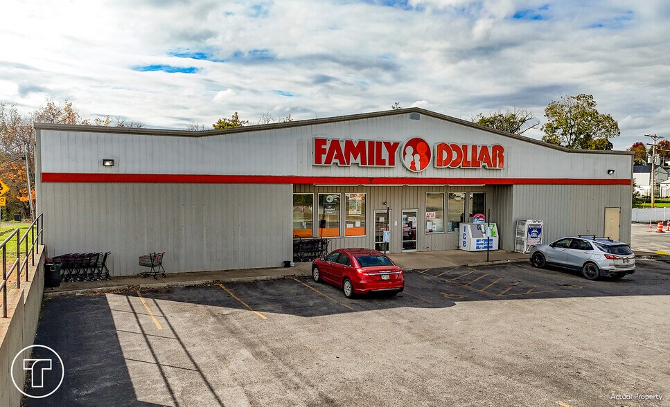 Primary Photo Of 215 E Walnut St, West Union Freestanding For Sale