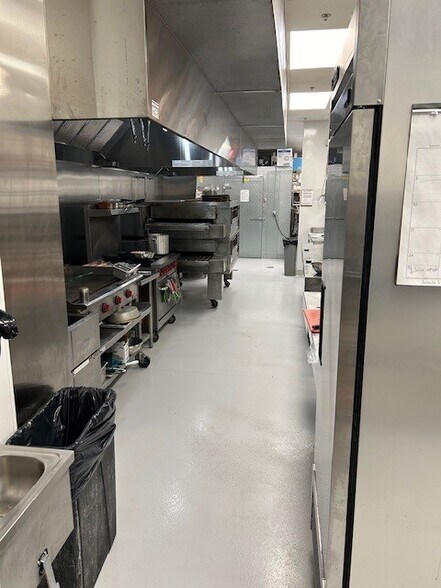 More Photos Of 1671 Hoffman Rd, Green Bay Storefront For Lease