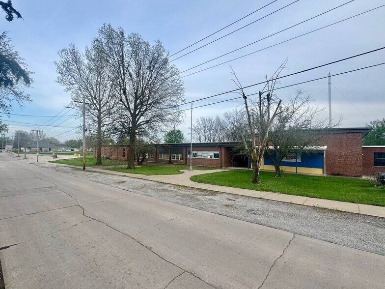 More Photos Of 111 W College Ave, Shelbina Schools For Sale