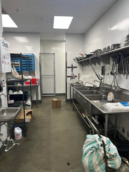 More Photos Of 730-760 Coleman Blvd, Mount Pleasant General Retail For Lease