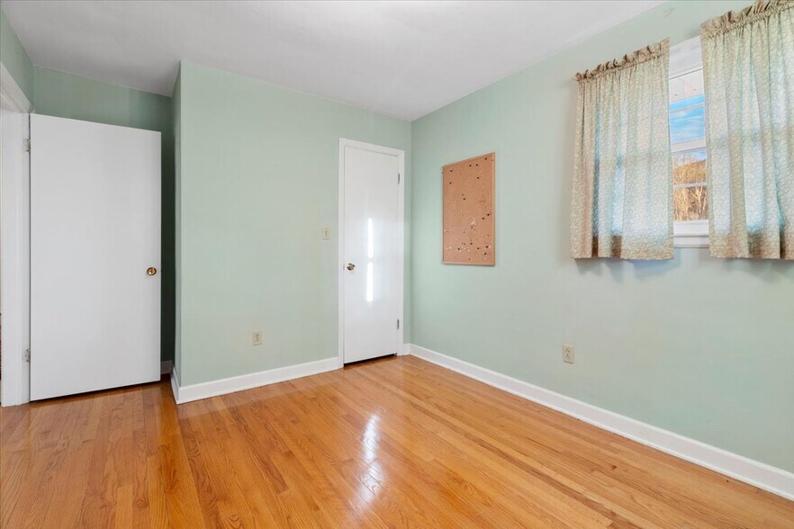 More Photos Of 1356 Coopers Cove Rd, Hardy Specialty For Sale