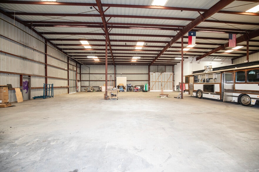 More Photos Of 2219 Brooks St, Houston Warehouse For Sale