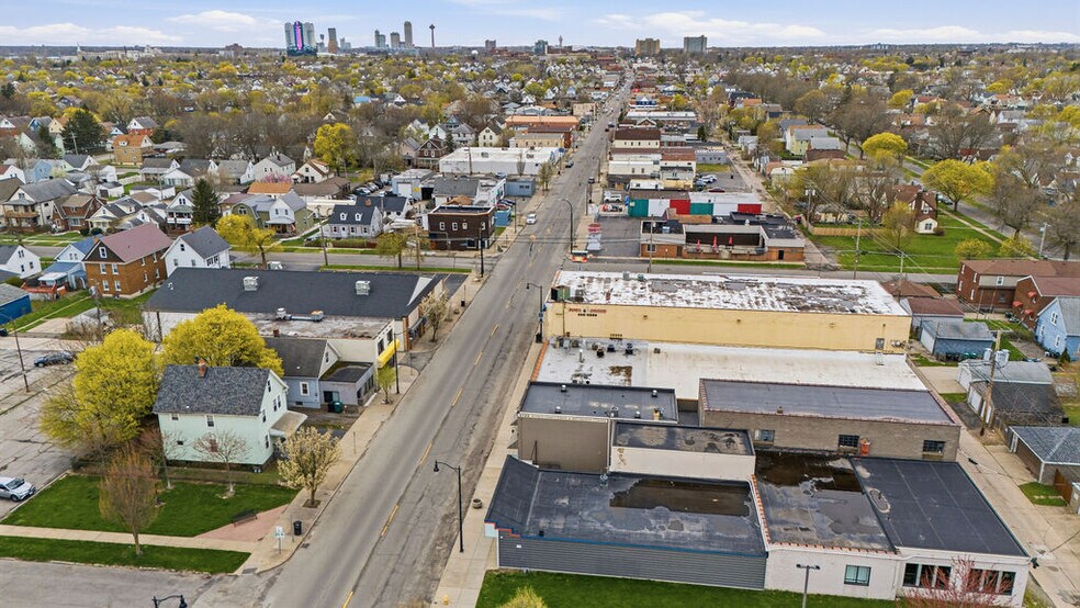 More Photos Of 2722 Pine Ave, Niagara Falls Storefront Retail Residential For Sale