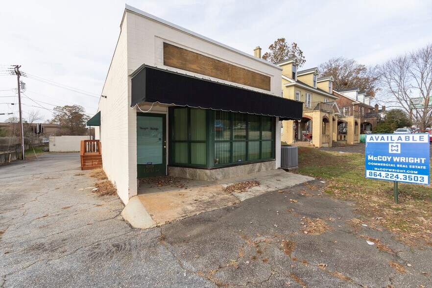 More Photos Of 1005 N Main St, Anderson Freestanding For Lease