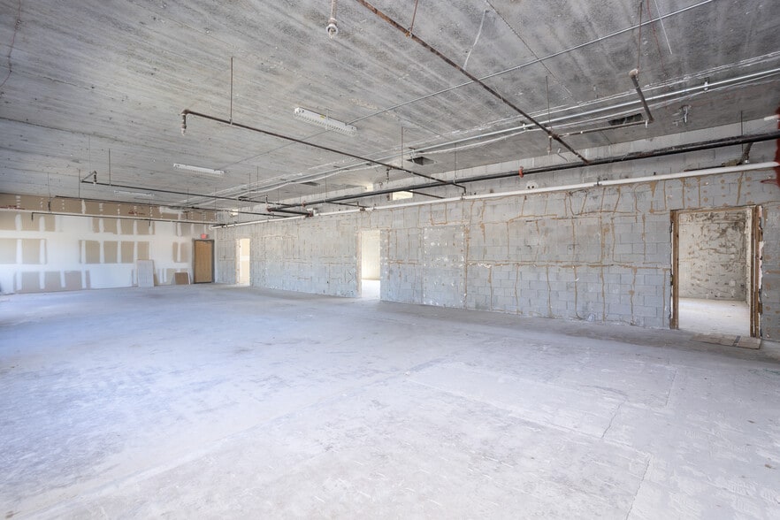 More Photos Of 4400 Dixie Hwy NE, Palm Bay Schools For Sale
