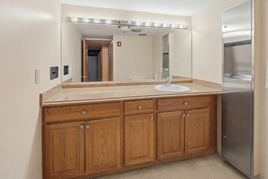 More Photos Of 540-544 Douglas Ave, Providence Office For Sale