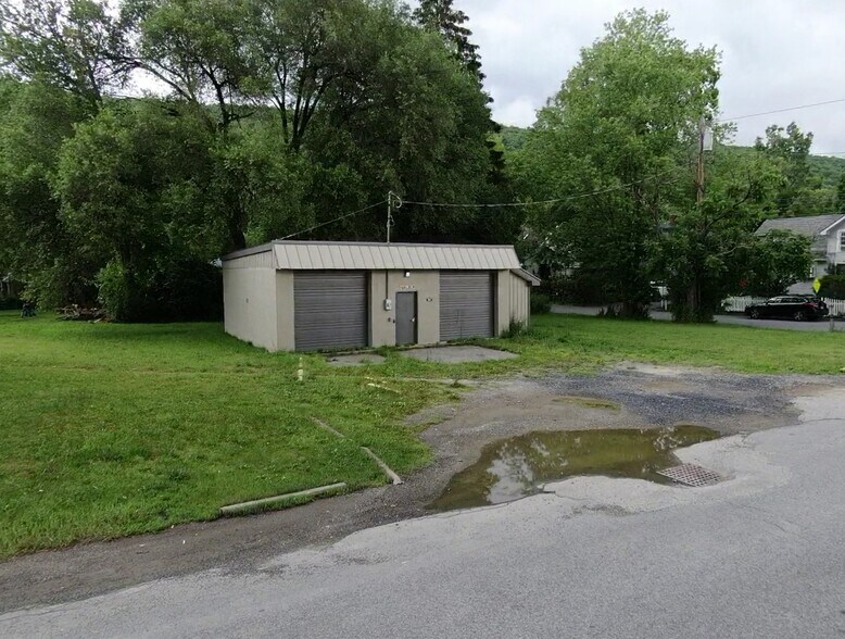 More Photos Of 3 Vine St, Greenwood Lake Warehouse For Lease