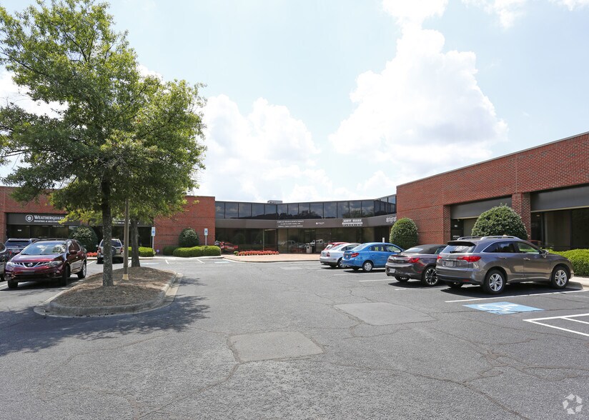 More Photos Of 10100 Park Cedar Dr, Charlotte Light Distribution For Lease