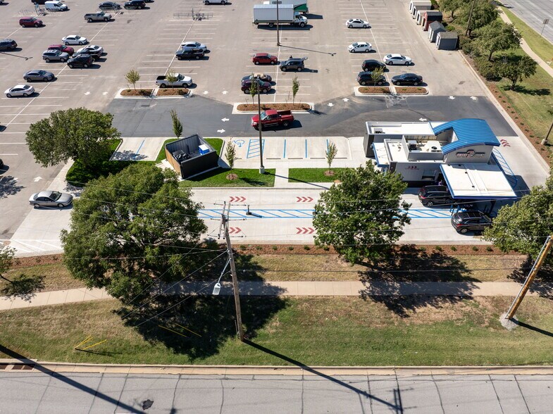 More Photos Of 325 S Ridge Rd, Wichita Fast Food For Sale