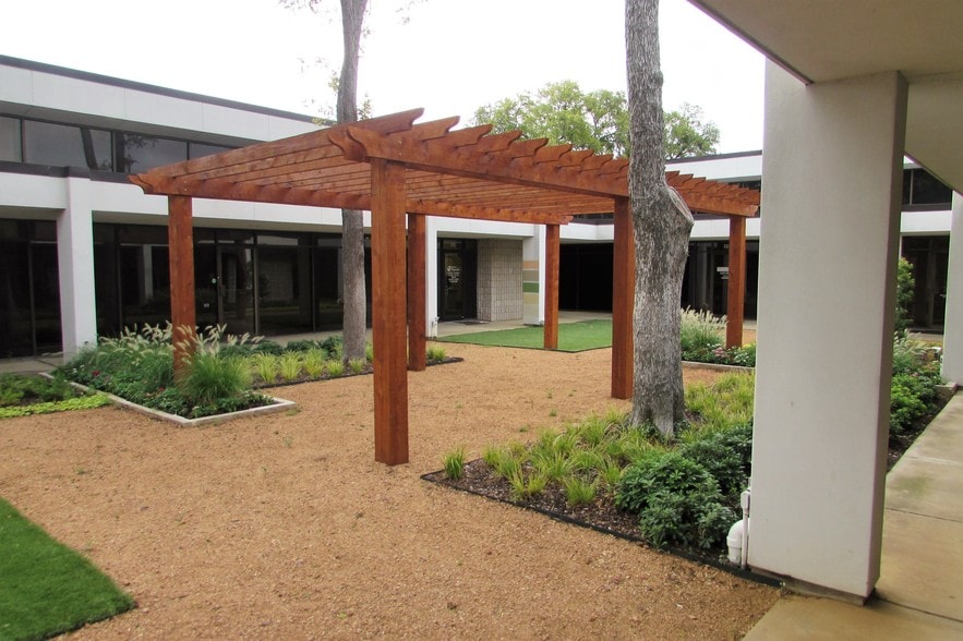 More Photos Of 301-323 Westpark Way, Euless Medical For Lease