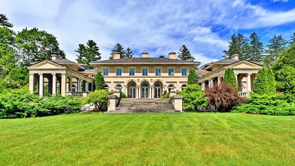 More Photos Of 11 Hawthorne Rd, Lenox Hotel For Sale